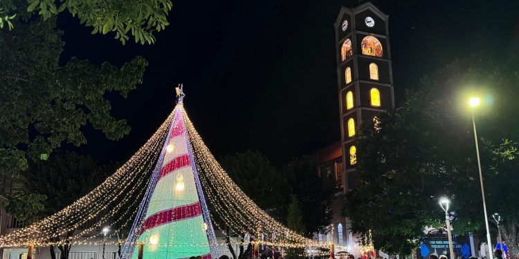VILLA OCAMPO: ENCENDIMOS NUESTRO ÁRBOL DE NAVIDAD