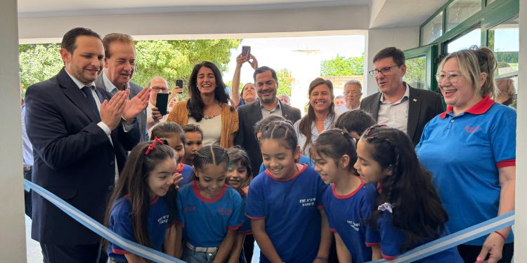 INAUGURACIÓN DE UN AULA EN LA ESCUELA PRIMARIA N° 849 YAPEYÚ, VILLA OCAMPO