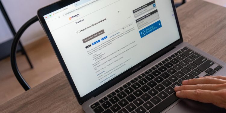 Ambiente incorpora tecnología para desburocratizar y agilizar trámites
