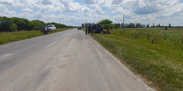 VILLA OCAMPO: Reventó un neumático de su auto y terminó atropellando a un motociclista