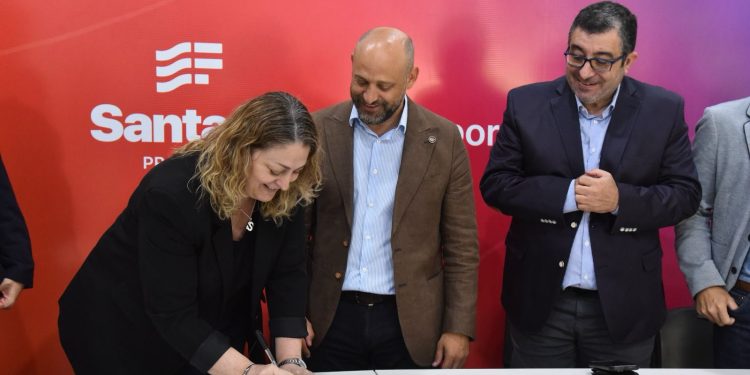 Assal firmó un convenio con Senasa para unificar estándares sanitarios de frigoríficos provinciales