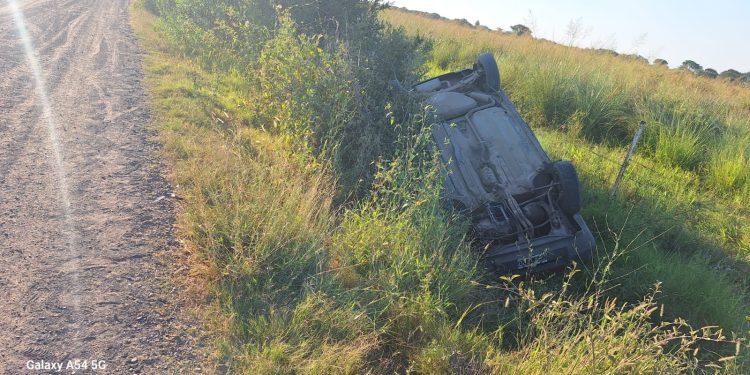 Las Toscas: Un automovilista de San Antonio volcó en el camino al Pato Cuá. “El ripiado desestabiliza cualquier vehículo