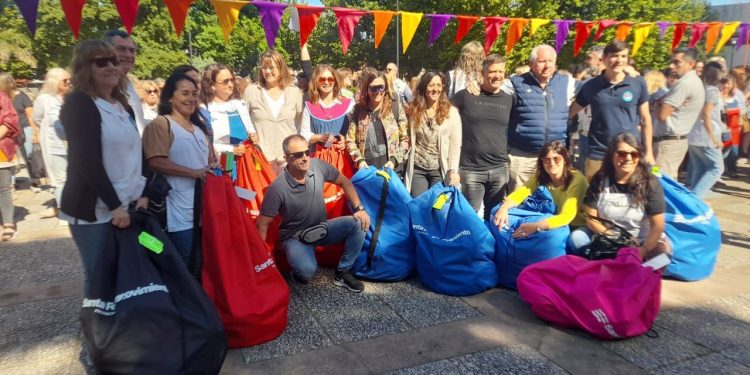 Santa Fe en Movimiento: se entregaron 2500 kits deportivos a escuelas de toda la provincia