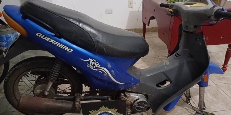 Tacuarendí: Un menor de 14 años de edad robó una motocicleta en Las Toscas, sacó algunas partes y la dejó abandonada