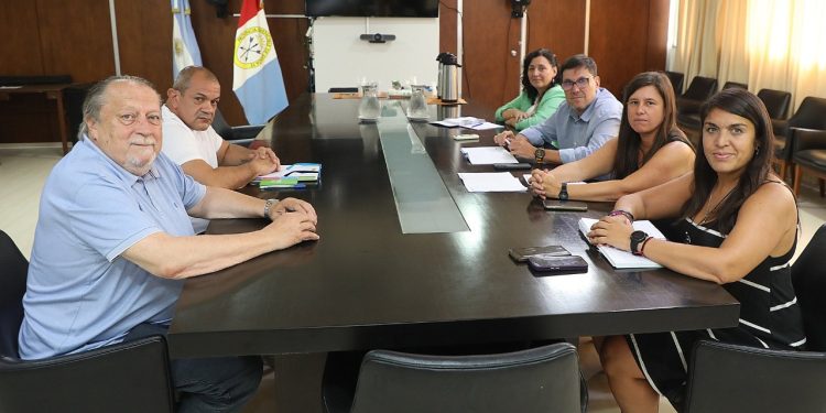 El ministro de Educación y los gremios docentes mantuvieron una reunión de trabajo