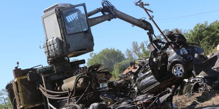 Provincia compactó 12.295 vehículos abandonados en 7 meses