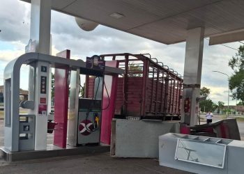 Las Toscas: Un incidente vial que por milagro no fué catastrófico en la Estación de servicio Axion.