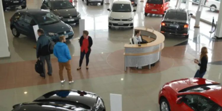 Chau registros automotores: el Gobierno habilitará la inscripción totalmente digital de autos y motos 0 km