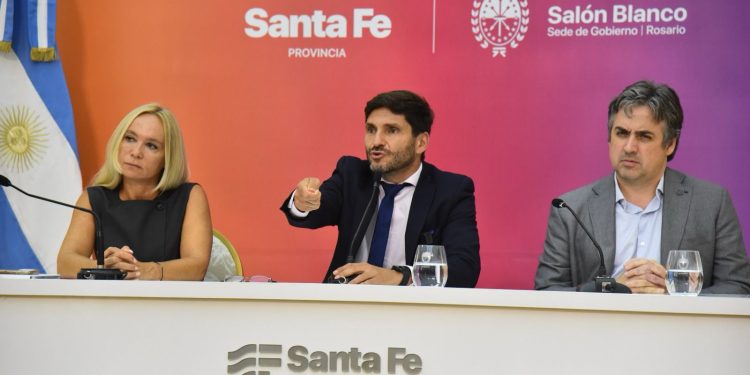 Pullaro presentó un programa de recompensas para esclarecer asesinatos ocurridos desde 2014