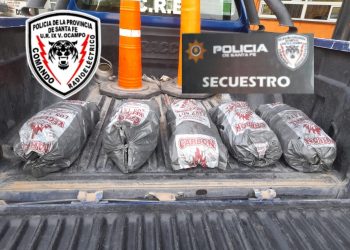 VILLA OCAMPO: Dos masculinos robaron bolsas de carbon, de un camión que estaba estacionado.