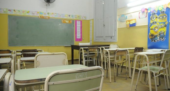 Docentes de gestión pública y privada deberán completar la Declaración Jurada de Prestación de Servicio por el lunes 24 de febrero.