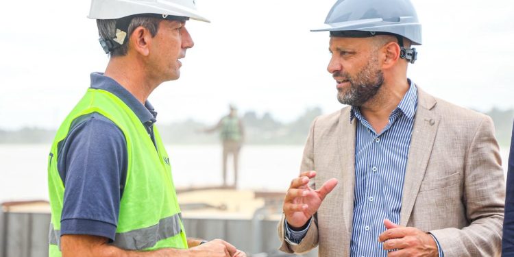 Puerto de Santa Fe: se embarcan 20.000 toneladas de trigo con destino al cordón industrial.