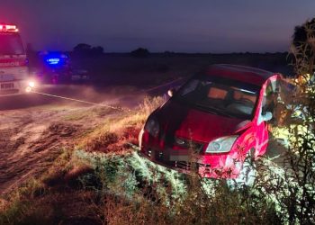 VILLA OCAMPO: Paraje Isleta Sur, una joven conducia su auto, perdio el control del mismo y termino en la cuneta.