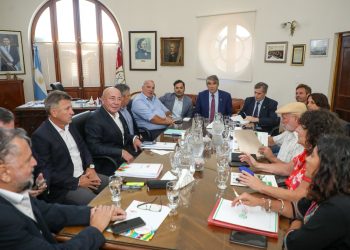 Paritaria central: Provincia realizó una oferta salarial trimestral a los gremios de la administración central.