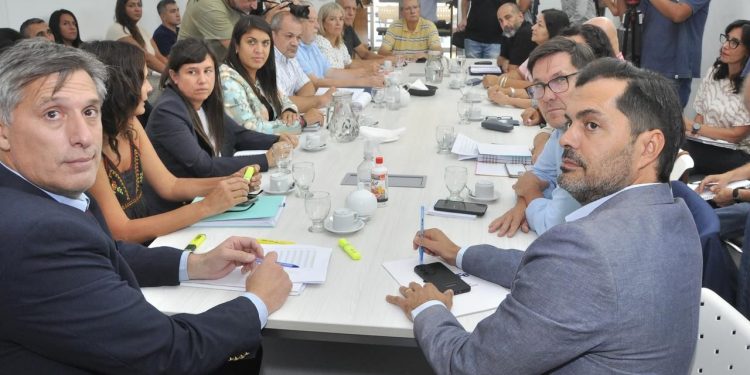 Paritaria: Provincia realizó su oferta trimestral a los gremios docentes.