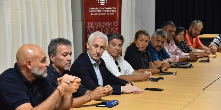 Operativo Cosecha: coordinan acciones para mantener el tránsito fluido mientras avanza la obra del tercer carril de la autopista.