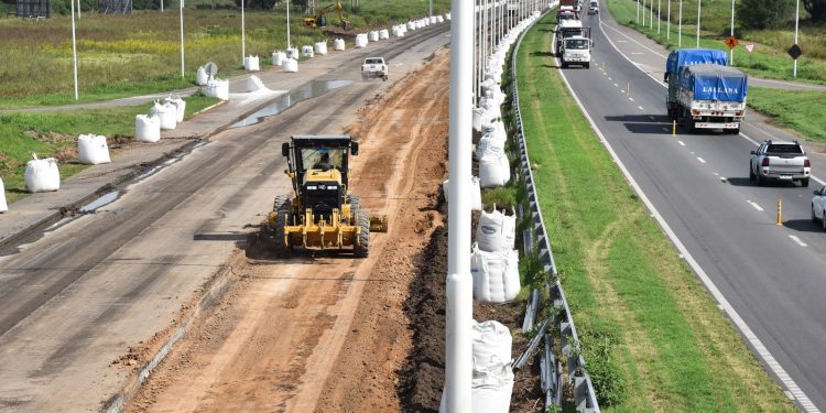 El gobierno de la provincia multó a una empresa por demoras en el inicio de una obra.