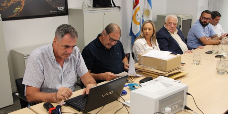 Vera: Santa Fe invierte más de 1.000 millones de pesos en electrificación rural.