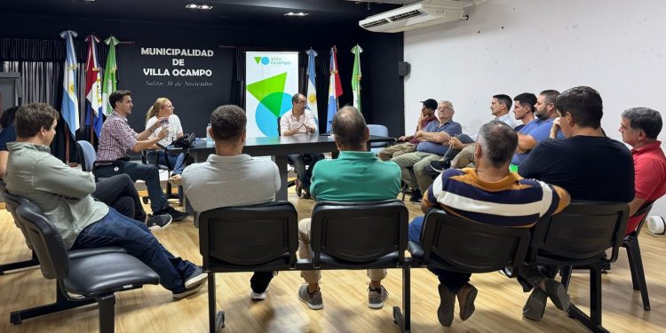 VILLA OCAMPO: VISITA DEL DIRECTOR DE AGRICULTURA Y DESARROLLO FORESTAL DE LA PROVINCIA