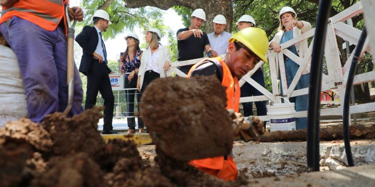 Pullaro: “Estamos haciendo una inversión histórica de 89 millones de dólares para recambio de caños de cloacas y agua”.