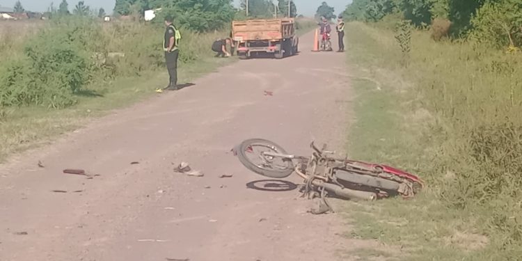 VILLA OCAMPO: Fatal accidente de tránsito muere un vecino de Campo Bello, al chocar con su moto con una camioneta en camino rural (Barrio San Roque)
