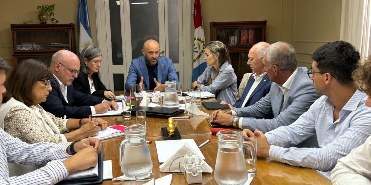 Hidrovía: Santa Fe busca incrementar su capacidad portuaria para exportar y va por cambios en la Ley de Cabotaje.