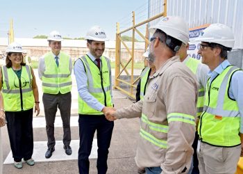 Pullaro anunció el primer embarque de litio exportado a China desde Rosario