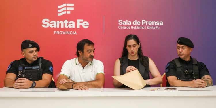 Provincia compra chalecos antipunzantes para el Servicio Penitenciario.