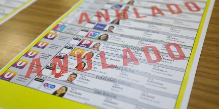 La Secretaría Electoral de la Provincia exhibió las Boletas Únicas que se utilizarán en las elecciones del 13 de abril.