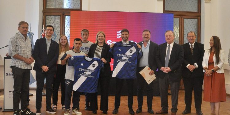 Pullaro anunció la creación de un programa para el financiamiento de infraestructura deportiva para los clubes.