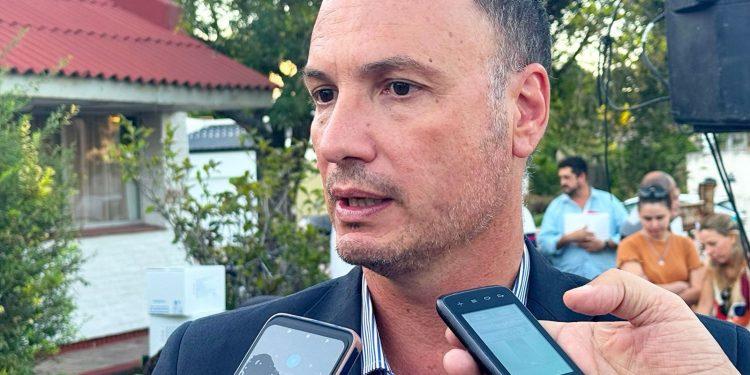 Enrico: “Jamás en la historia del país se tomó una decisión semejante”.