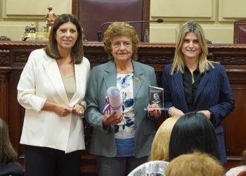 Mancini distinguió a Josefa “Pocha” Paredes en su lucha por los Derechos de las Mujeres.
