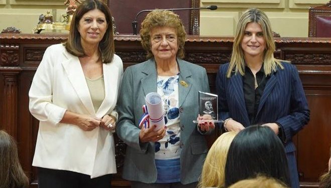 Mancini distinguió a Josefa “Pocha” Paredes en su lucha por los Derechos de las Mujeres.