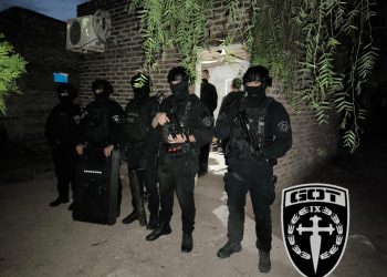 Policía detiene a mujer y hombre en operativo contra microtráfico”.