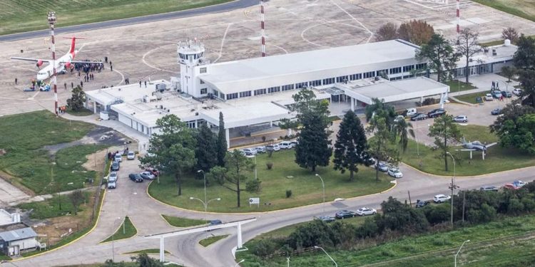 El Aeropuerto de Sauce Viejo suma vuelos diarios a Buenos Aires, incluidos los domingos.