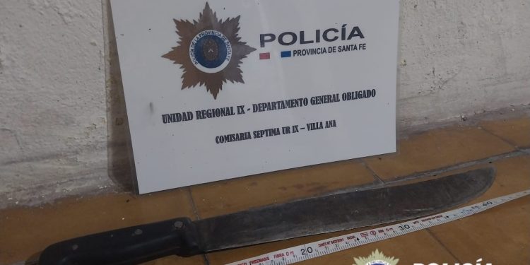 “Incidente de Amenazas Calificadas en Villa Ana: Vecino Amenaza de Muerte a Mujer con Machete”.