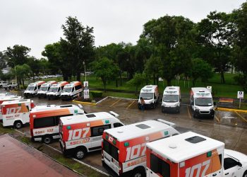 En General Obligado y Vera: Provincia incorporó 20 ambulancias y minibuses 0 Km a la red de salud pública.