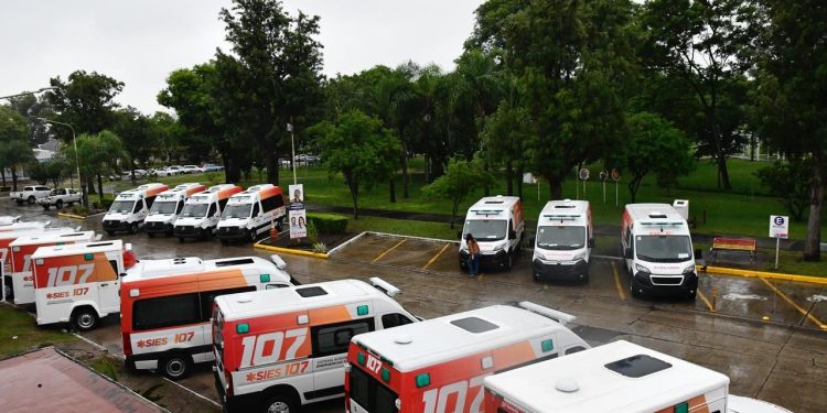 En General Obligado y Vera: Provincia incorporó 20 ambulancias y minibuses 0 Km a la red de salud pública.