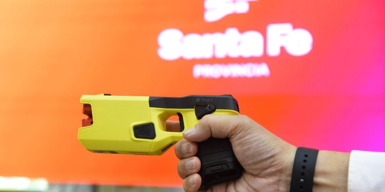 Pullaro: “La Policía utilizará armas de baja letalidad para garantizar orden en la sociedad y mayores niveles de paz”.