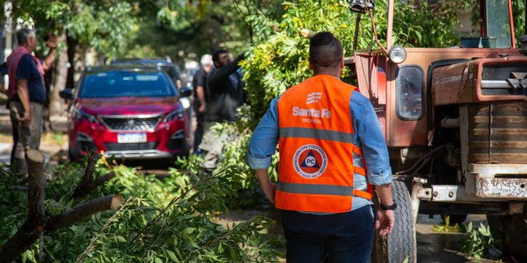 Provincia atiende la situación de las localidades del sur santafesino afectadas por el temporal.