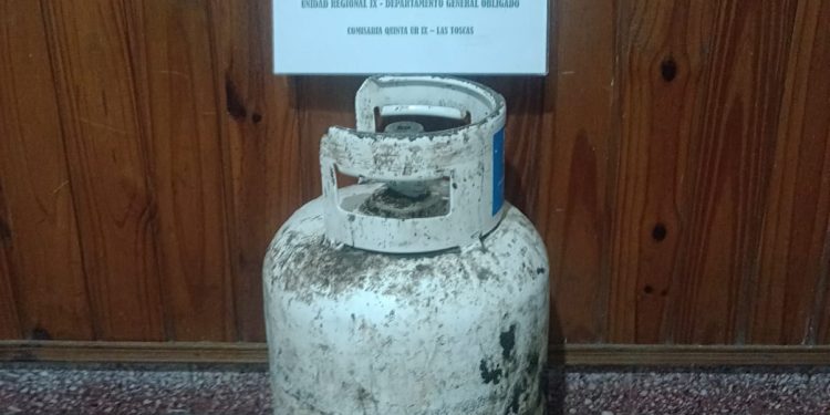 “Robo en Las Toscas: Dos Aprehendidos y Objetos Recuperados”.