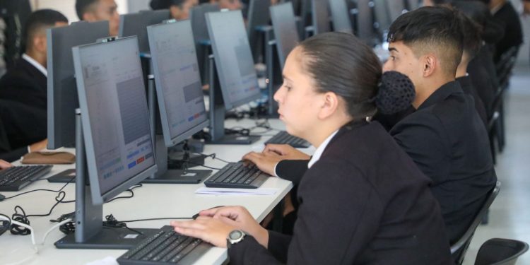 Elecciones provinciales 2025: se realizó el simulacro de carga de telegramas en los Centros de Ingresos de Santa Fe y Rosario.