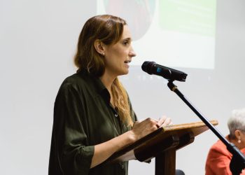 Capacitación docente y homenaje a Malvinas: Daina Ramirez reafirma su compromiso con la educación y la memoria.