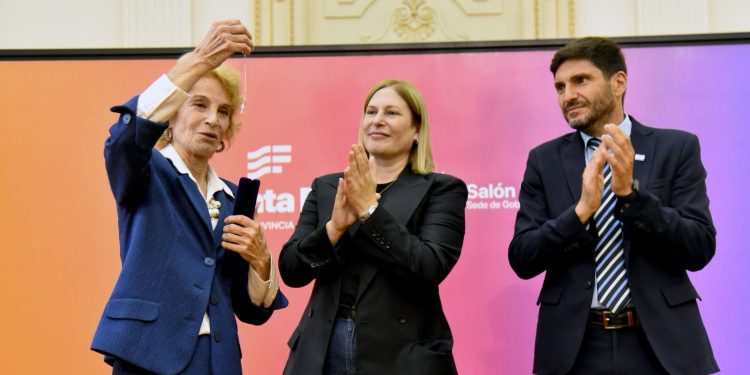 El gobernador otorgó un reconocimiento a la trayectoria de la jueza María Angélica Gastaldi.