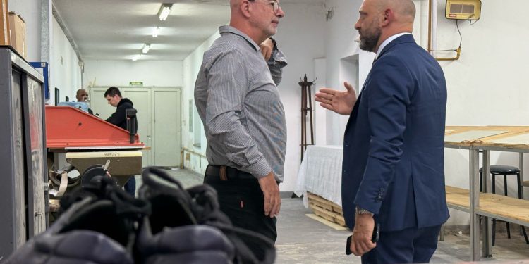 Provincia se reunió con fabricantes de calzado y brindó detalles de la asistencia disponible por $ 1.000 millones.