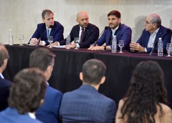 Pullaro: “Esta Provincia prioriza su matriz productiva y cree que las exportaciones son la forma de sacar adelante a Argentina”.