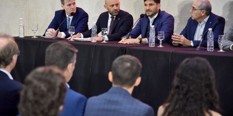 Pullaro: “Esta Provincia prioriza su matriz productiva y cree que las exportaciones son la forma de sacar adelante a Argentina”.