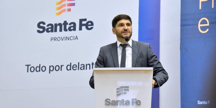 Pullaro: “Para nosotros es clave producir, cuidar los mercados internacionales donde Santa Fe exporta y buscar más”.   