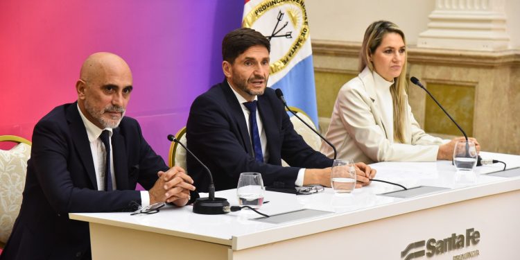 Pullaro: “Queremos que Ficha Limpia esté en la nueva Constitución provincial porque transparenta el sistema democrático”.