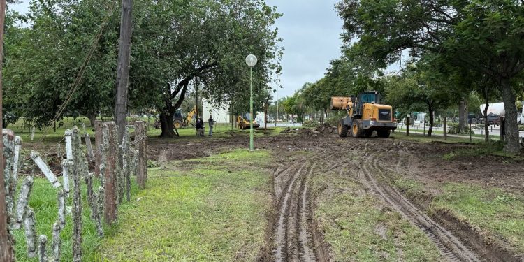 VILLA OCAMPO: COMENZARON LOS TRABAJOS EN EL FUTURO PARQUE URBANO DEL ACCESO PRINCIPAL DE LA CIUDAD